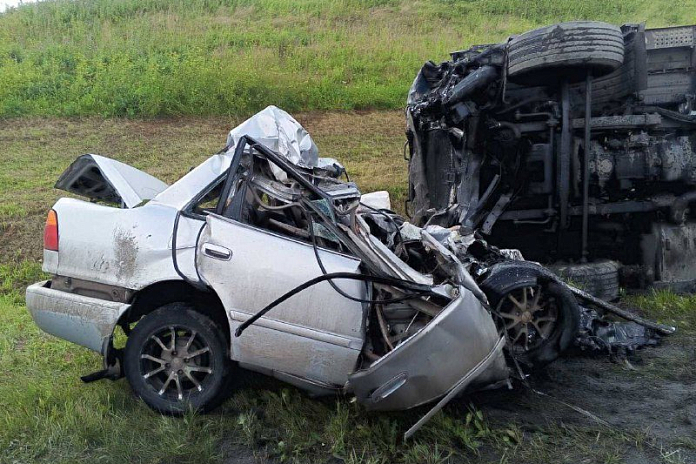 Пять человек погибли в аварии на трассе Р-255 Сибирь в Красноярском крае