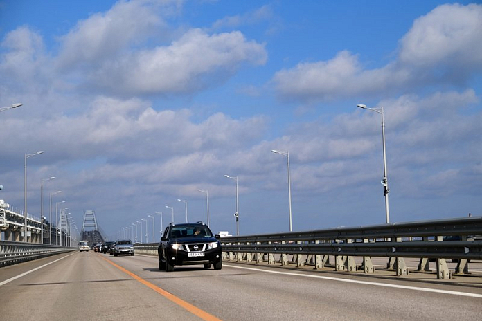 Движение по всем полосам Крымского моста запустили на 39 дней раньше срока