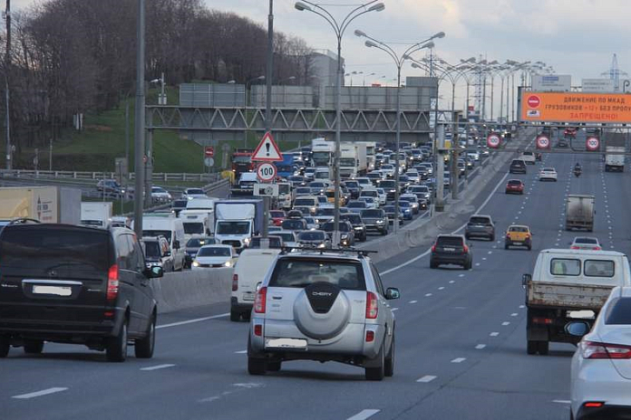 Утром 3 июня авария затруднила движение на юго-востоке МКАД