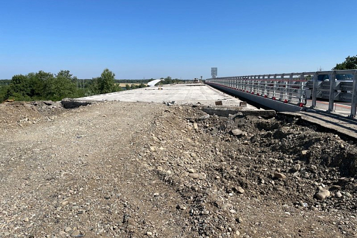 Стартовал ремонт путепроводов на трассе А-160 в Адыгее