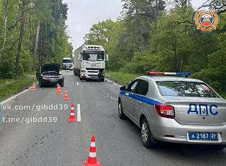 Водитель легковушки погиб в аварии с грузовиком на трассе Калининград – Балтийск в Калининградской области