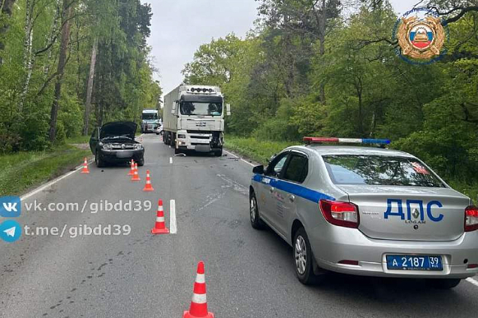 Водитель легковушки погиб в аварии с грузовиком на трассе Калининград – Балтийск в Калининградской области