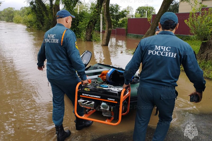 Более 700 человек задействовано в ликвидации последствий наводнения в Приморье