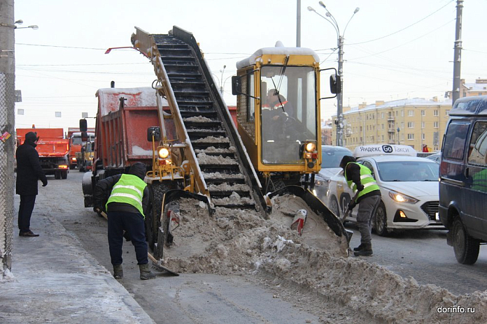 Более 650 тыс. кубометров снега вывезено с дорог Петербурга с начала сезона