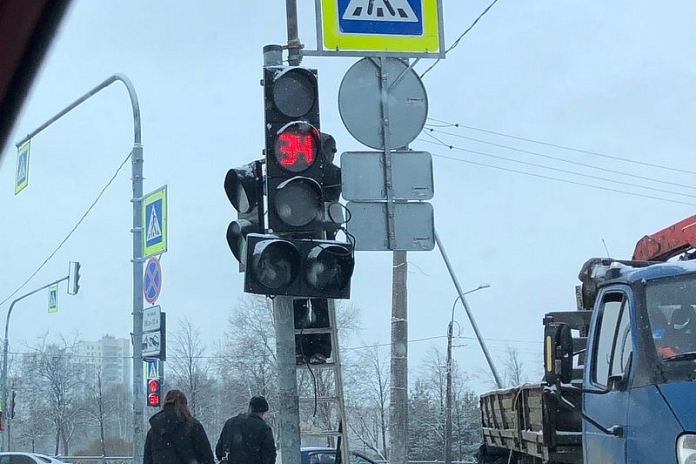 В этом году в Петербурге модернизируют 51 светофор