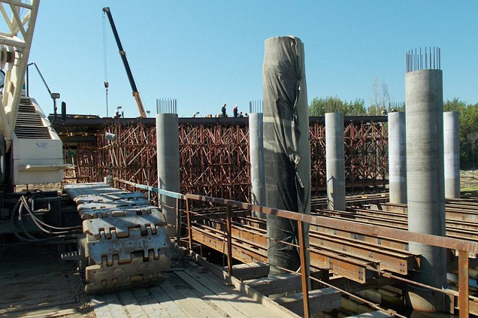 Завершено устройство опор Фрунзенского моста в Самаре на озере Банное