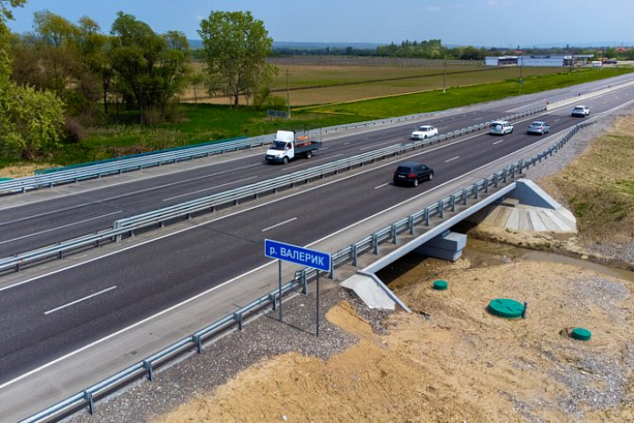 На трассе Р-217 Кавказ открыли рабочее движение по мосту через реку Валерик