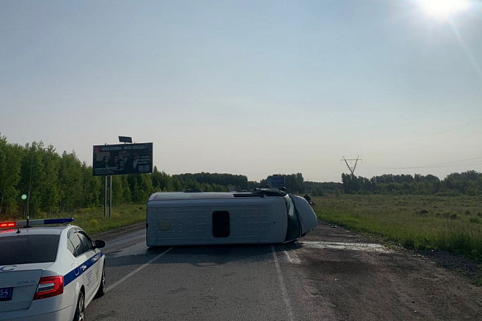 В ДТП с иномаркой и микроавтобусом под Новосибирском погиб человек