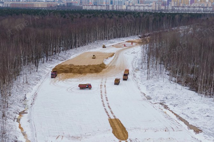 В насыпь основания нового участка Шуваловского проспекта в Петербурге уложено 110 тыс. кубометров песка
