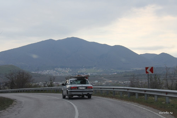 Минтранс Крыма составил приоритетный перечень ремонта местных дорог на 2023 год