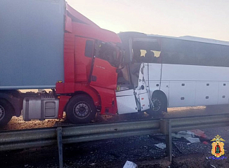 В аварии с фурой и автобусом на трассе Р-22 Каспий в Рязанской области пострадали 13 человек