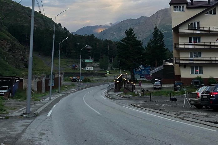 Дорогу к альплагерям в Эльбрусском районе КБР ремонтируют по нацпроекту
