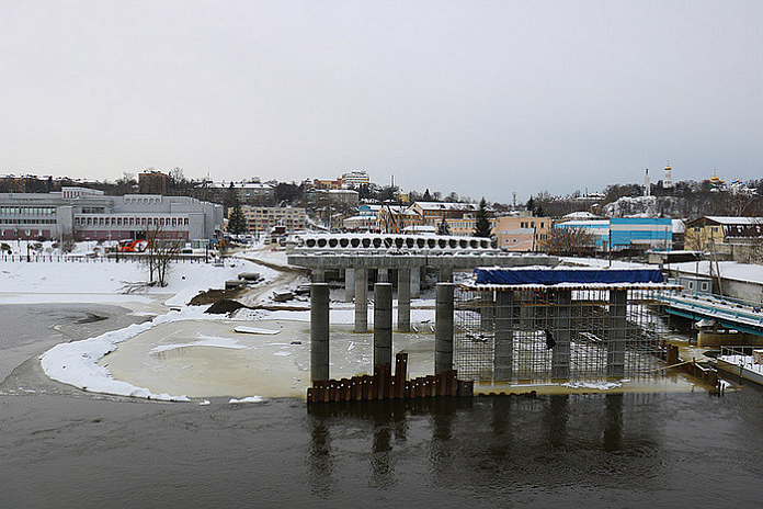 На верхней части Славянского моста в Брянске продолжатся работы до спада воды