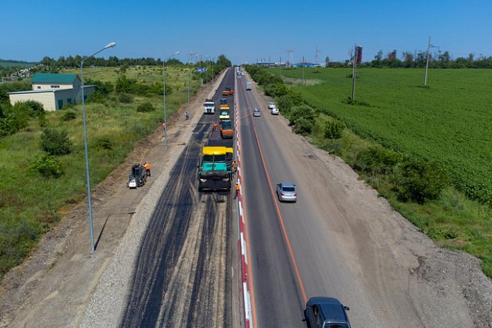 На участке расширения трассы А-165 под Пятигорском ведутся земляные работы