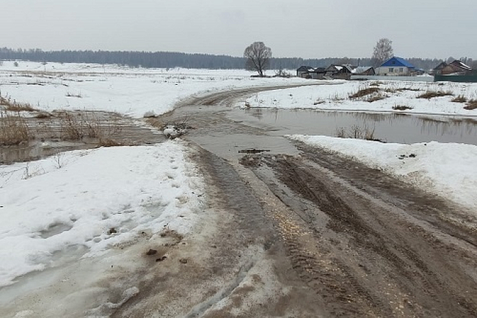 Грузоподъемность ледовой дороги через реку Нюя в Якутии снизили до 30 тонн