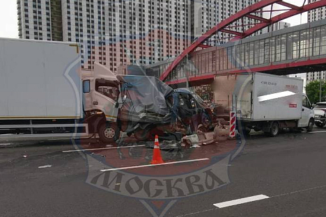 Госавтоинспекция Москвы опубликовала фото с места массового ДТП