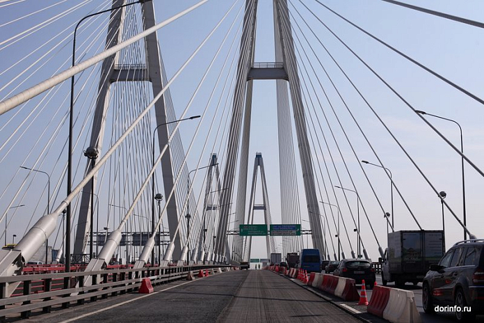 Две полосы внешнего кольца на вантовом мосту КАД Петербурга перекроют с 4 июля