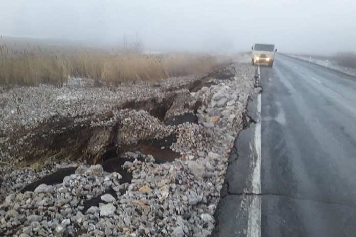 В Новосибирской области ликвидировали подтопление на дороге Новосибирск - Павлодар