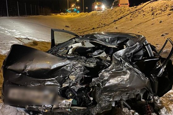 Трое погибли в ночном ДТП на трассе М-8 Холмогоры в Ярославской области