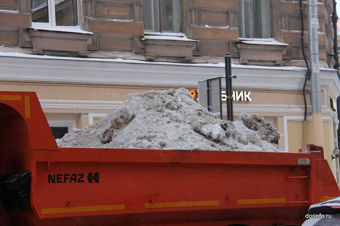 За всю зиму с дорог Петербурга вывезли более 3,5 млн кубометров снега