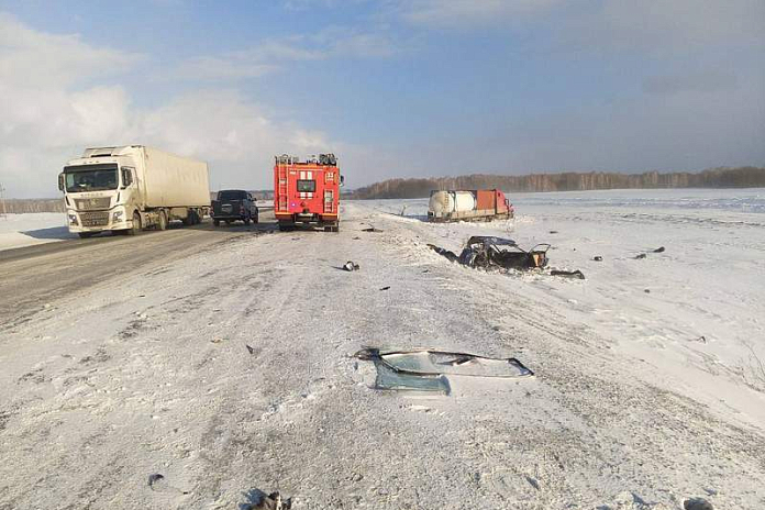 Три человека из ВАЗа погибли в ДТП с грузовиком на трассе Р-255 в Красноярском крае