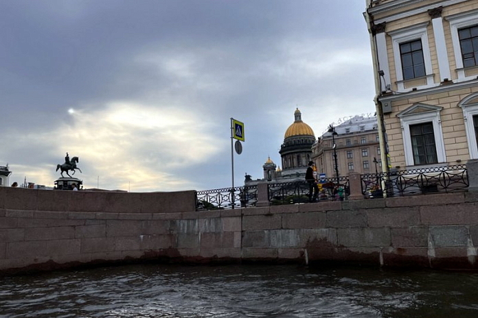 В Петербурге капитально отремонтировали набережную Мойки между Поцелуевым и Краснофлотским мостами