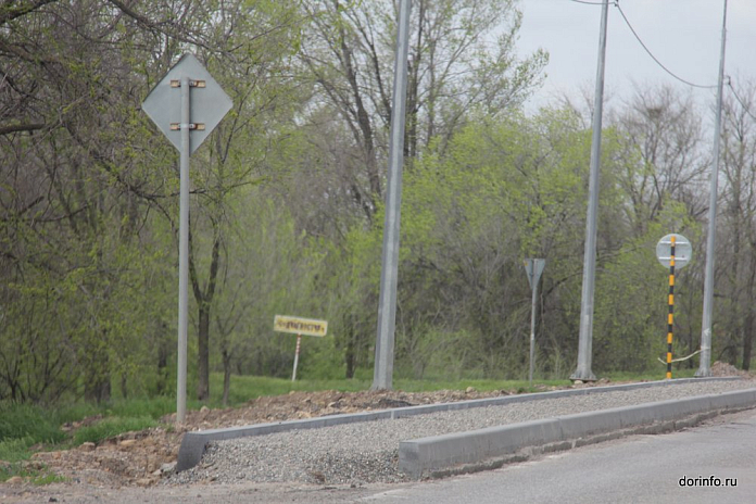 На дорогах Подмосковья приступили к строительству тротуаров