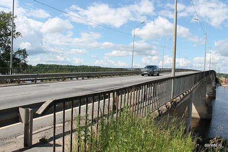 Верхний мост через Самару в Бузулуке <b>Оренбургской</b> <b>области</b> обследуют