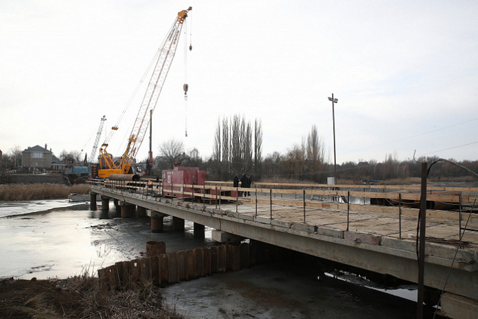Строительство моста через Ростовское море в Ростовской области идет по графику