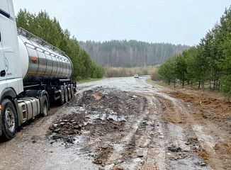 До середины мая ограничили движение грузовиков по двум дорогам в Новосибирской области