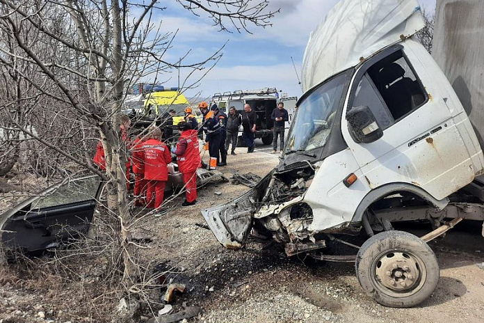 Пенсионер погиб в ДТП с тремя автомобилями под Новороссийском