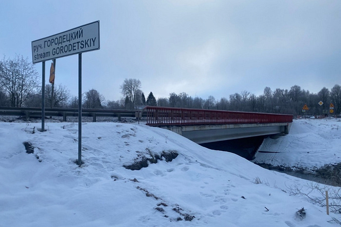 На мосту через ручей Городецкий на трассе Р-23 в Ленобласти вводят реверс