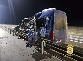 Семь человек погибли в ночной аварии на трассе Р-22 Каспий в Калмыкии