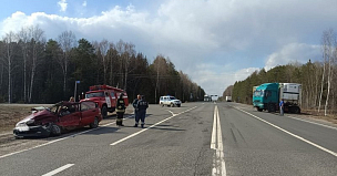 Женщина-водитель иномарки погибла в аварии с КАМАЗом на трассе Р-176 в Кировской области