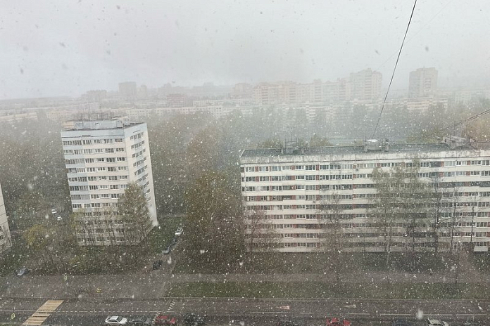 В Петербурге майский снегопад и 6-балльные пробки