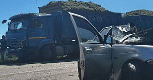Две смертельные аварии с легковушками и грузовиками произошли на Кубани 22 мая