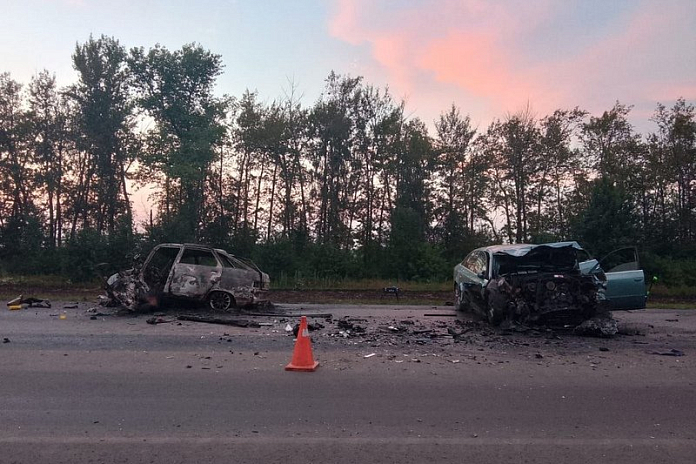 Три человека погибли в аварии на трассе Р-298 в Курской области