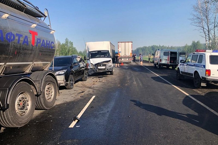 В утренней аварии на трассе Р-402 в Омской области погиб человек