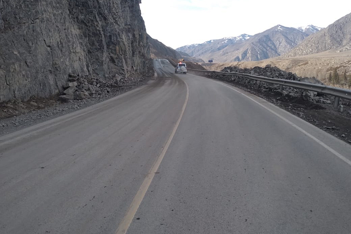 Открыт участок Чуйского тракта в Республике Алтай после камнепада