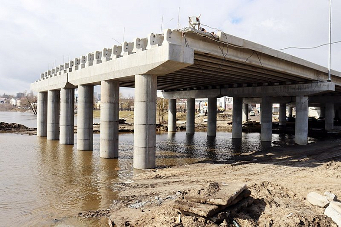 На Славянском мосту в Брянске завершились работы на одной из трех русловых опор