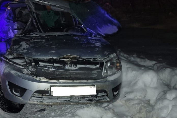 Водитель и пассажирка «Лады» погибли в аварии на трассе Р-243 в Кировской области