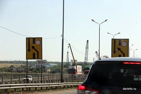 Подрядчик проводит демонтажные работы на мосту через реку Озеренка в <b>Курской</b> <b>области</b>