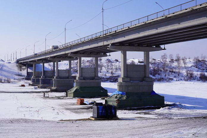 Возобновлен ремонт моста через реку Белая на трассе Р-255 Сибирь в Приангарье