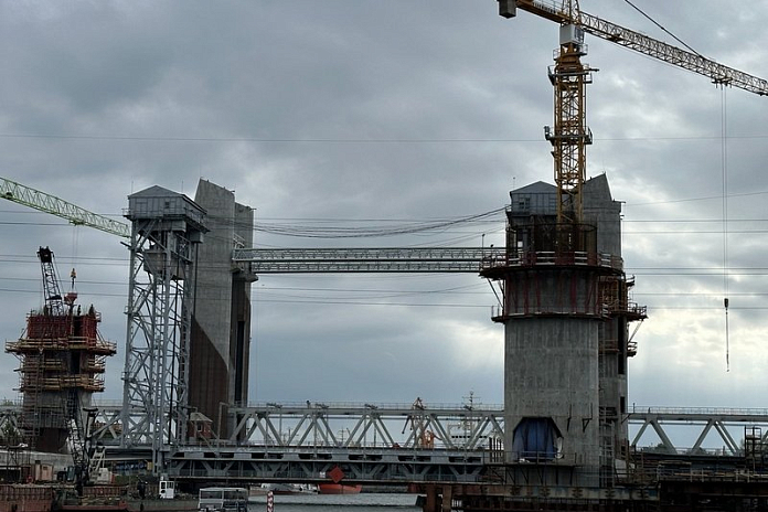 Продлен срок строительства автодорожного моста-дублера через Преголю в Калининграде