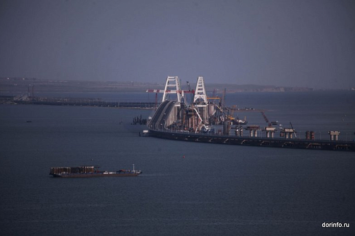 В праздничные дни на Крымском мосту увеличат количество пунктов досмотра