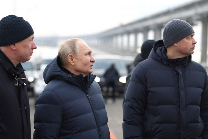 Открыта отремонтированная часть Крымского моста: по переправе проехал Владимир Путин