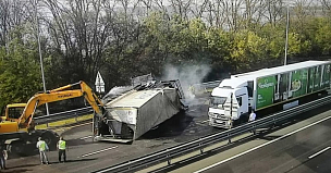 Авария с загоревшимся грузовиком затруднила движение на трассе М-4 Дон на Кубани