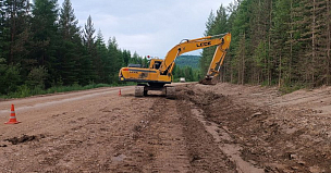 На участке ремонта трассы А-331 Вилюй в Иркутской области восстанавливают водоотвод