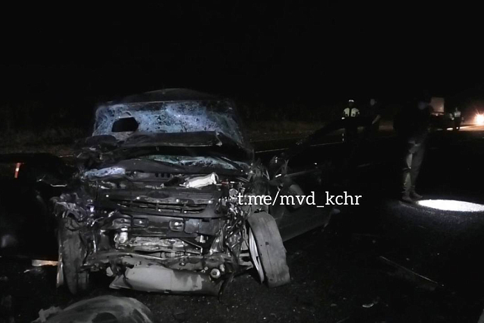 Четыре человека погибли в аварии на трассе А-165 в Карачаево-Черкессии