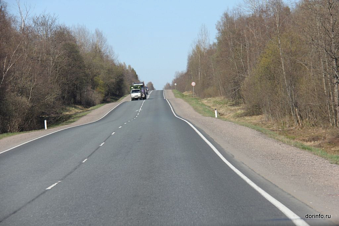 Планы работ на региональных дорогах в Новгородском районе обсудили на выездном заседании правительства области